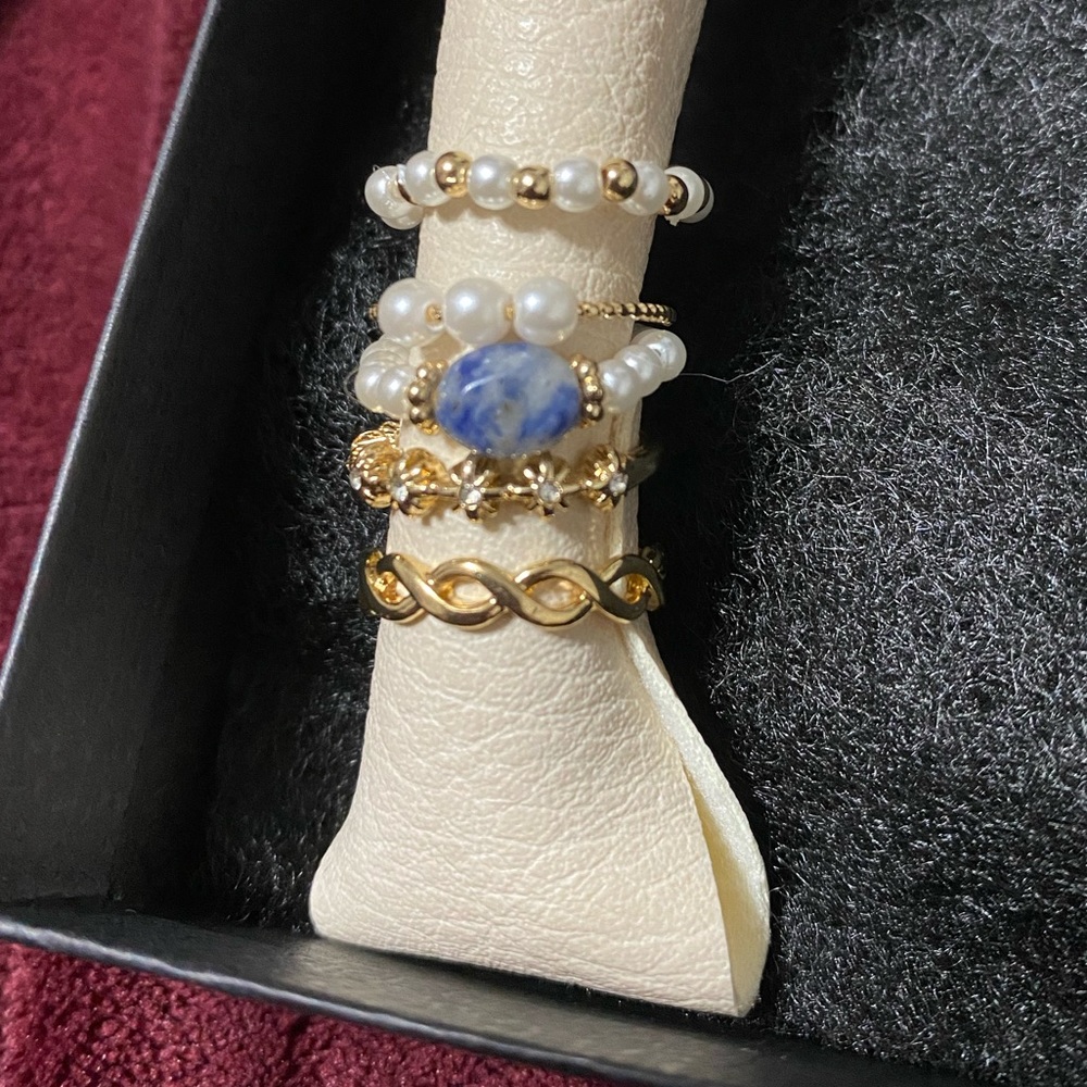 Set of 5 gold plated Rings